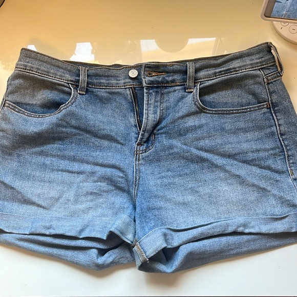 Used Old Navy Cuffed Denim Shorts - Picture 1 of 2